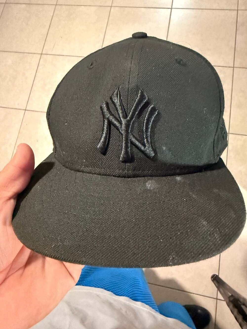 New Era 59FIFTY New York Yankees Black on Black Fitted Hat Size 7